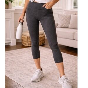 Athleta Capri Leggings Gray Heathered Womens Med Stretch Athletic Gym Yoga Pants